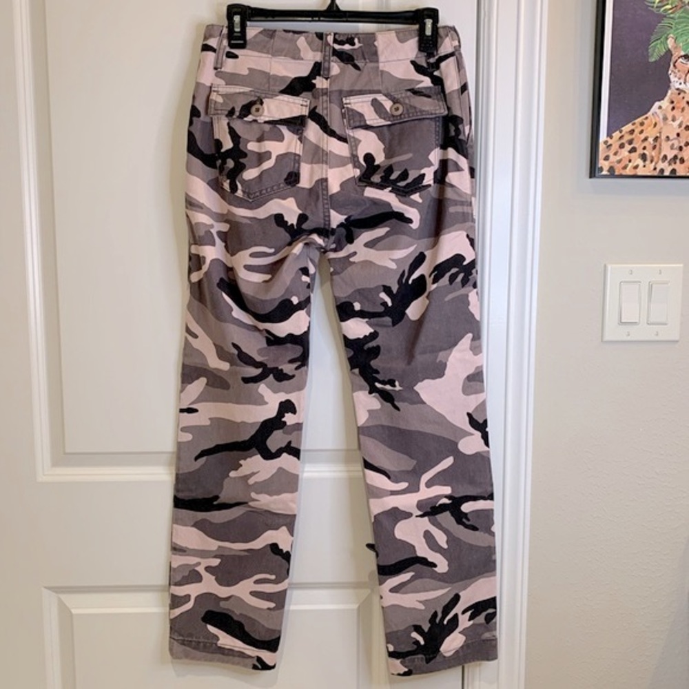 Le Superbe Casbah Blushing Camo Pink Gray Black Cargo Pants Size 4 NWT - Picture 2 of 8